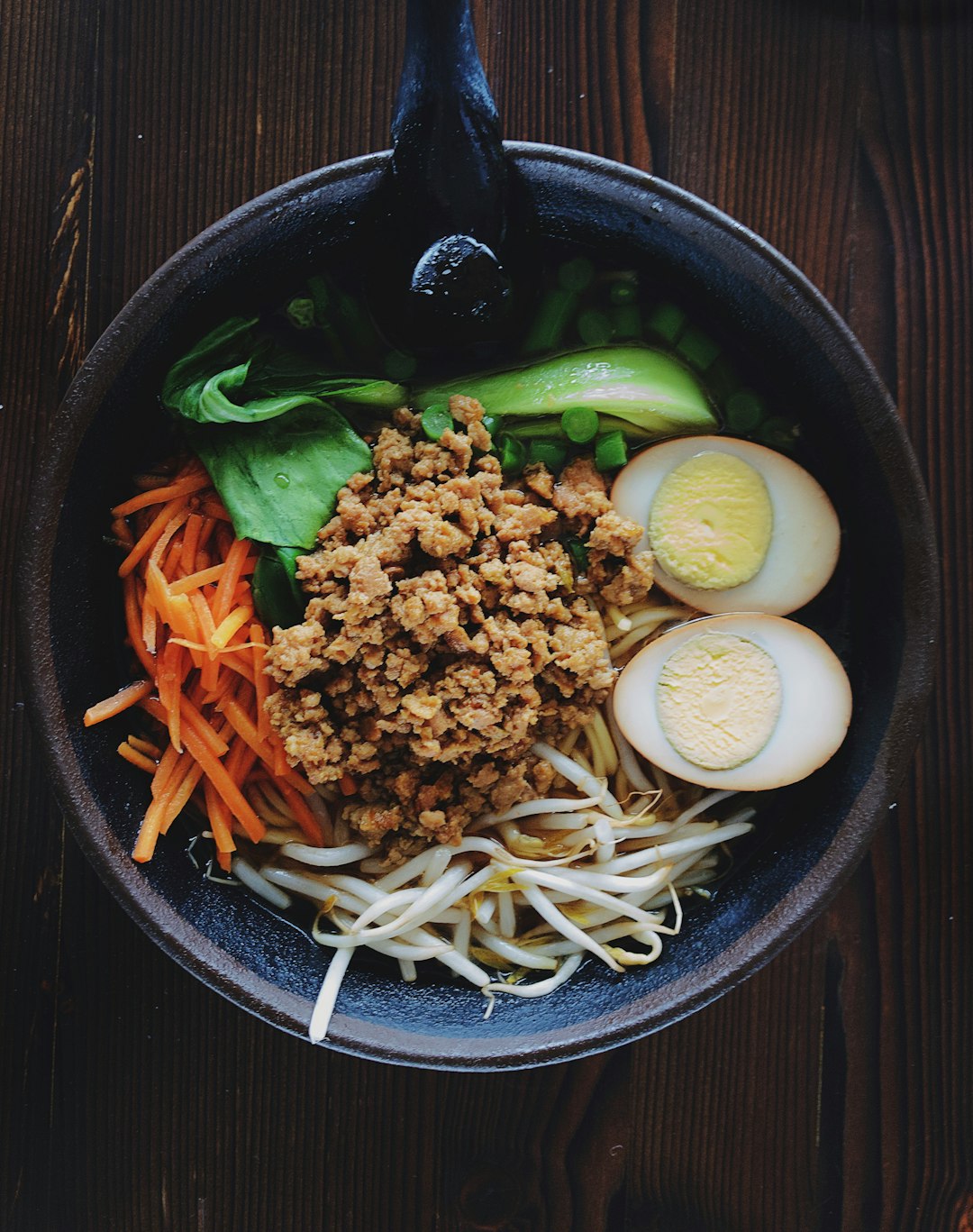 ramen-in-bowl-j9beib-vflw